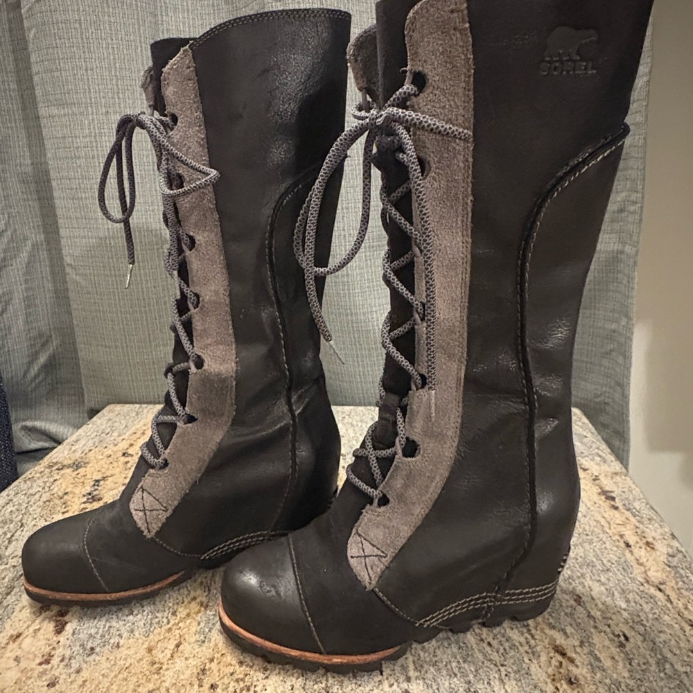 Sorel Women's Black and Gray Lace-Up Boots